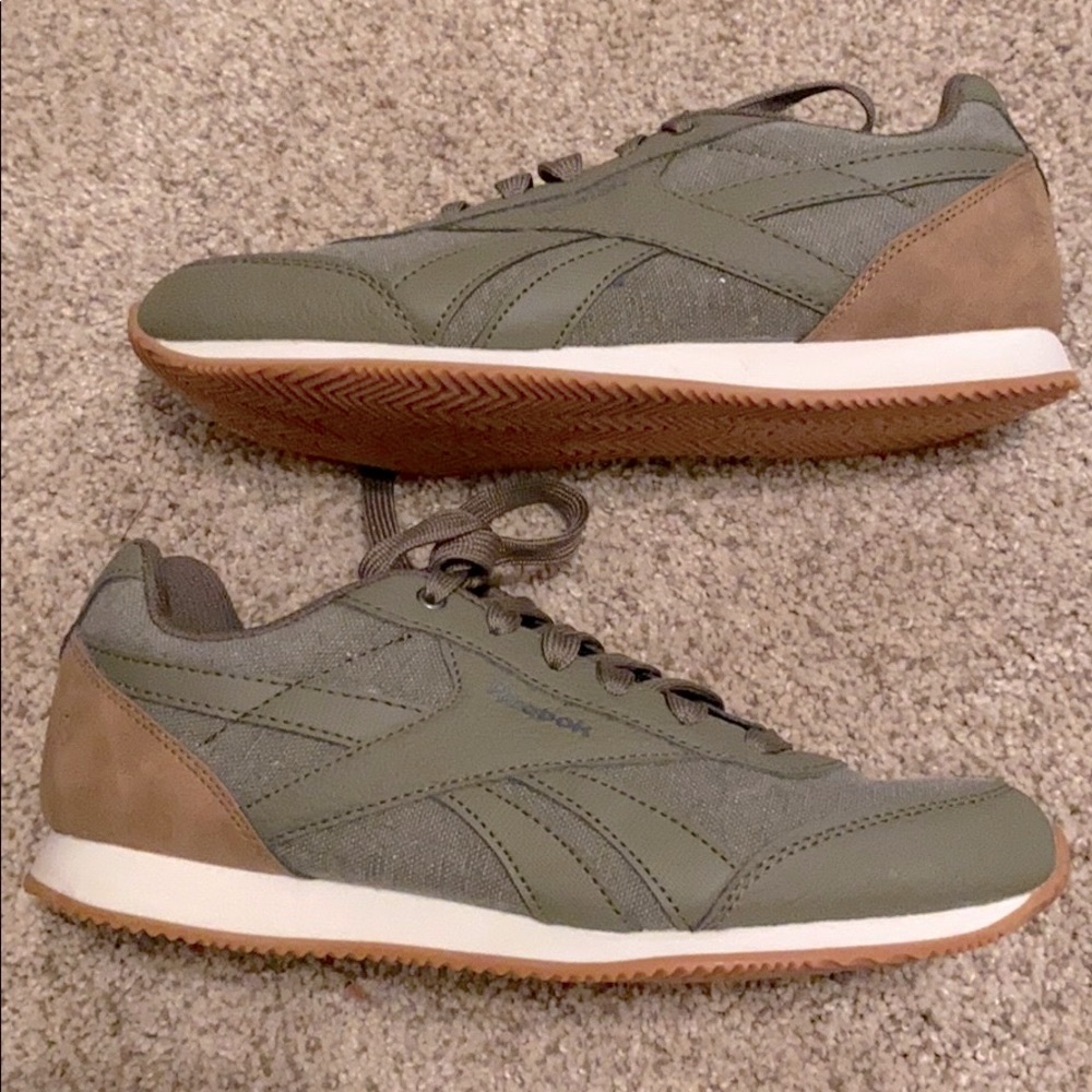 NWOT Reebok Denim Green and Tan 7 Y Sneakers